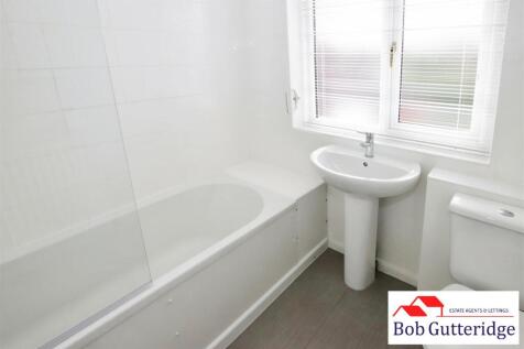 FIRST FLOOR BATHROOM