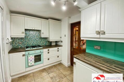 FITTED KITCHEN