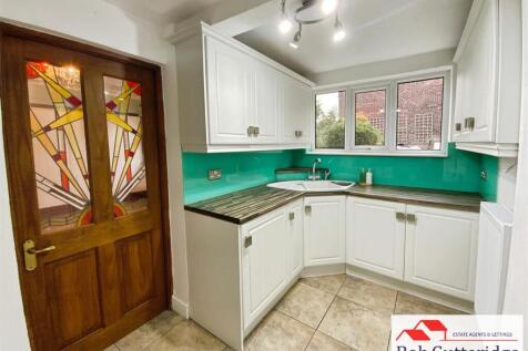 FITTED KITCHEN