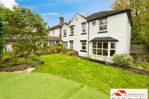 ENCLOSED REAR GARDEN