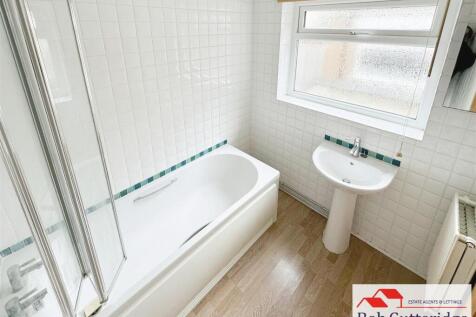 GROUND FLOOR BATHROOM