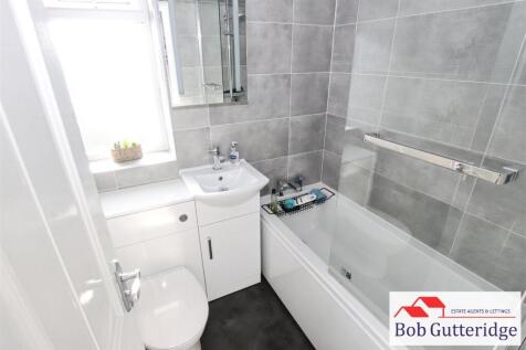 FIRST FLOOR FULLY TILED BATHROOM