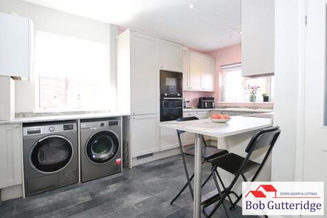 MODERN FITTED KITCHEN