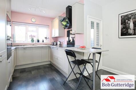 MODERN FITTED KITCHEN