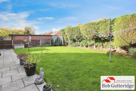 ENCLOSED REAR GARDEN