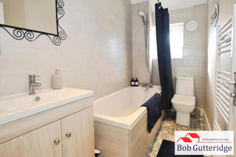 MODERN FIRST FLOOR BATHROOM