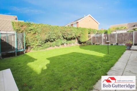 ENCLOSED REAR GARDEN