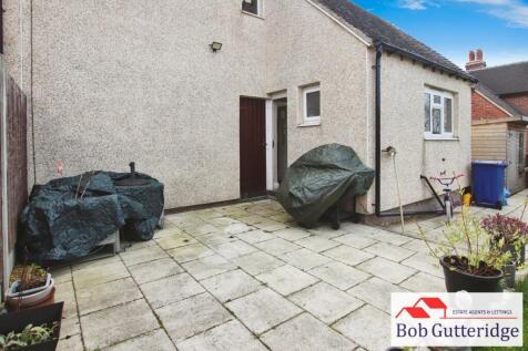 ENCLOSED REAR GARDEN