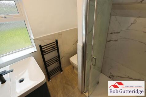 FIRST FLOOR BATHROOM