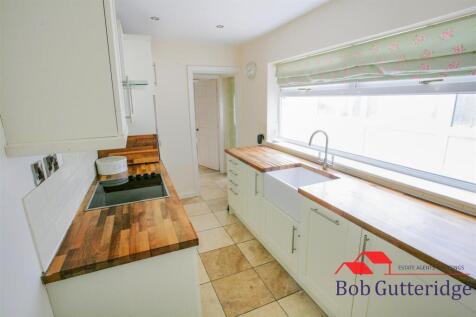 LUXURY FITTED KITCHEN