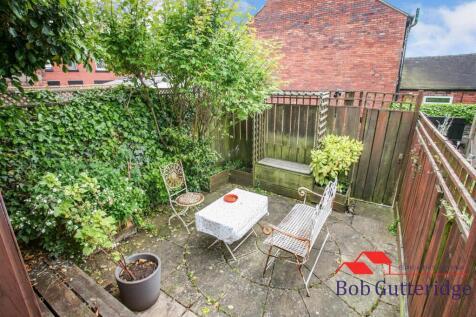 LANDSCAPED REAR YARD