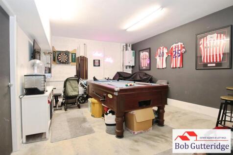 DOUBLE GARAGE / MAN CAVE