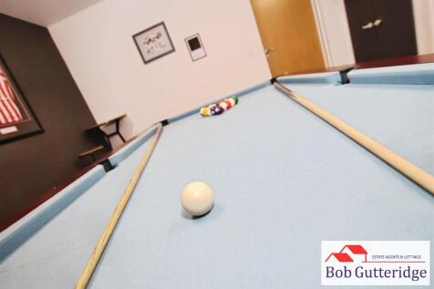 DOUBLE GARAGE / MAN CAVE