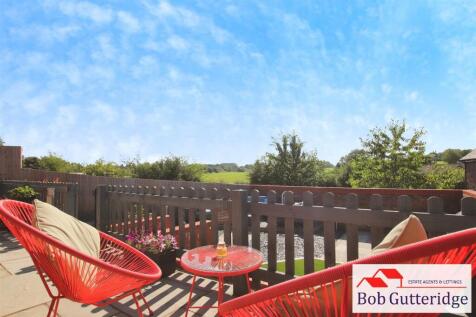 ENCLOSED REAR GARDEN