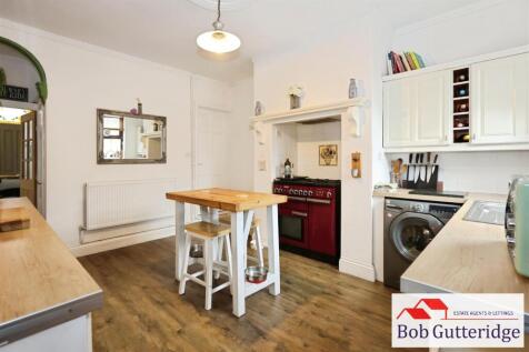 FITTED KITCHEN / DINER