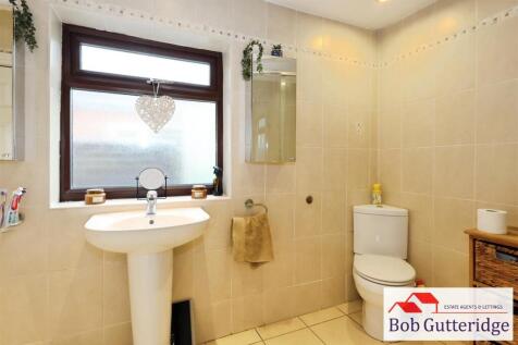 GROUND FLOOR SHOWER ROOM