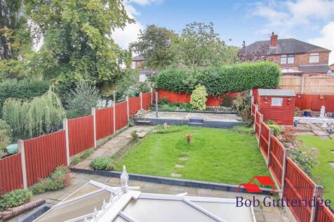 ENCLOSED REAR GARDEN