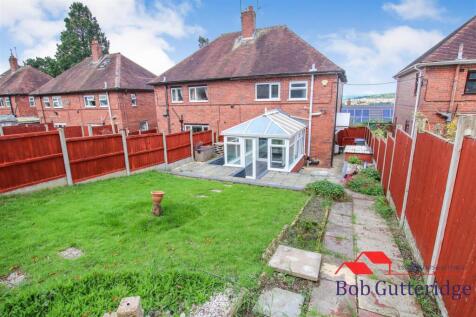 ENCLOSED REAR GARDEN