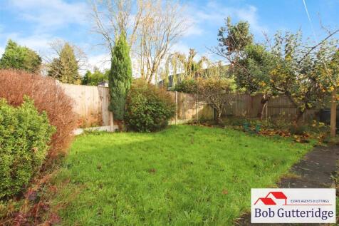 ENCLOSED REAR GARDEN