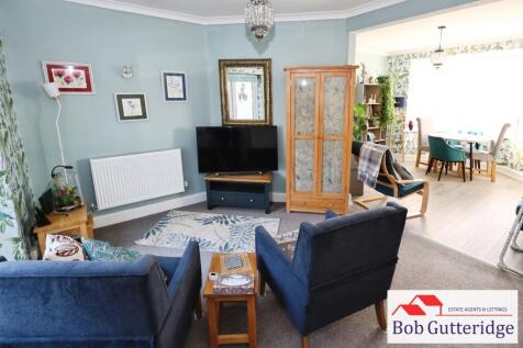 OPEN PLAN THROUGH LOUNGE / DINER