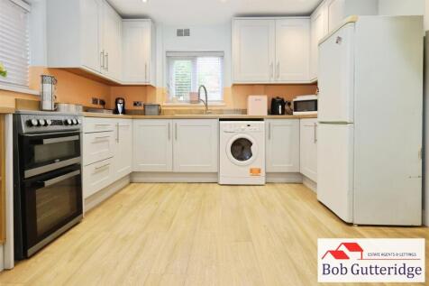 FITTED KITCHEN / DINER