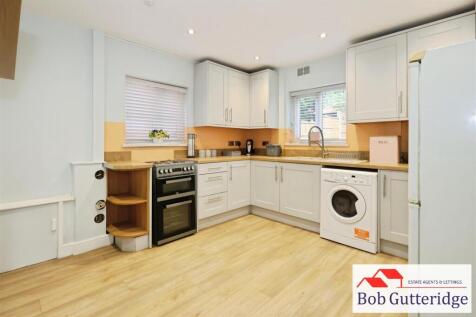 FITTED KITCHEN / DINER