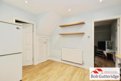 FITTED KITCHEN / DINER