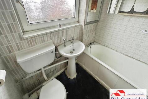 FIRST FLOOR BATHROOM