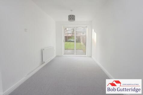 "L" SHAPED OPEN PLAN LOUNGE / DINER