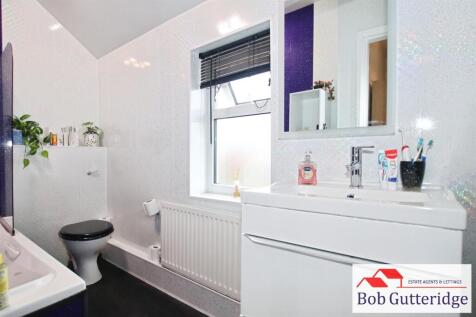 FIRST FLOOR BATHROOM