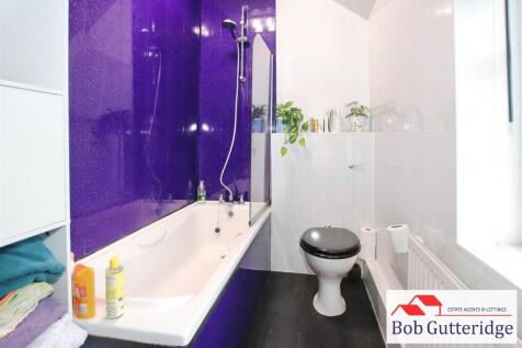 FIRST FLOOR BATHROOM