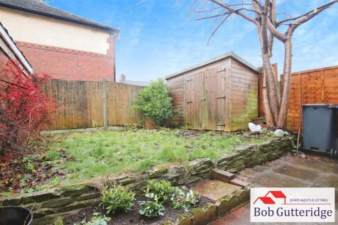 ENCLOSED REAR GARDEN