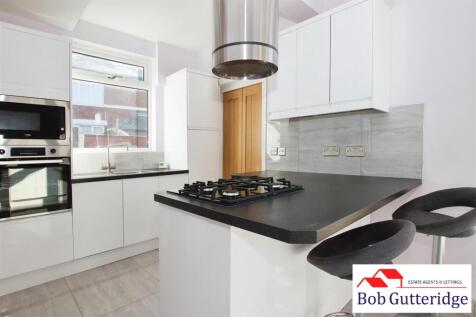 LUXURY OPEN PLAN FITTED KITCHEN/DINING ROOM