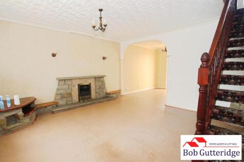 OPEN PLAN &#34;L&#34; SHAPED LOUNGE / DINING ROOM
