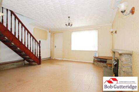 OPEN PLAN &#34;L&#34; SHAPED LOUNGE / DINING ROOM