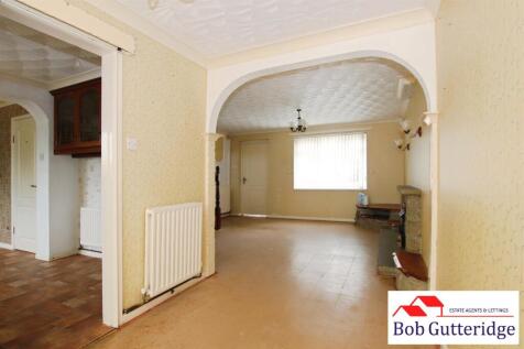 OPEN PLAN &#34;L&#34; SHAPED LOUNGE / DINING ROOM