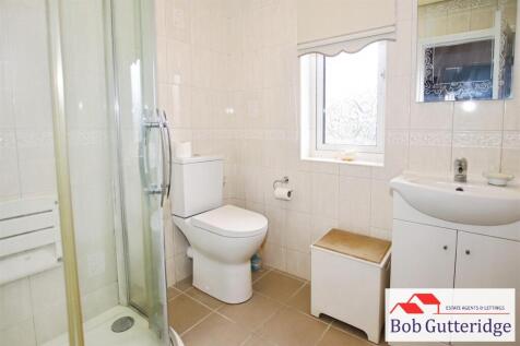 MODERN FIRST FLOOR SHOWER ROOM