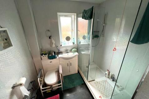 Shower Room 1.jpg