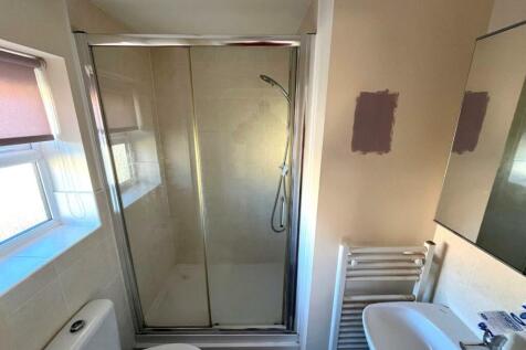 En suite to Bedroom One.jpg