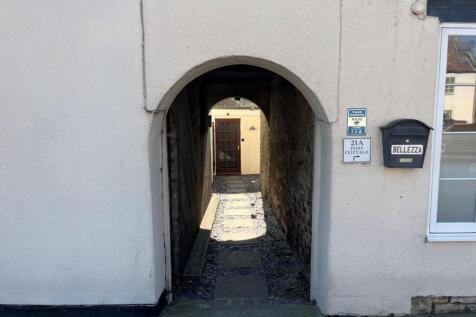 Passage from Sunderland Street leading to side ent