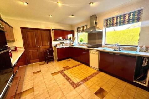 kitchen 2.jpg