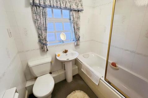 pbox-bathroom-322841.jpg
