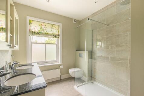 Bathroom (Top Floor)