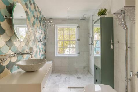 Lg Shower Room