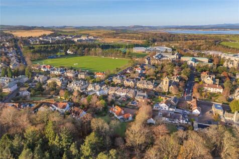 Close To Lade Braes