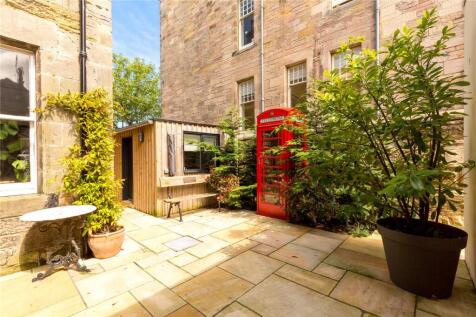Courtyard/Store