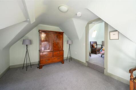 Dressing Area / Bed