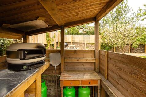 Pizza / Bbq Hut