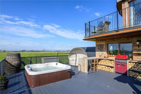 Hot Tub &amp; Bbq