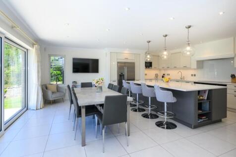 Kitchen/ Dining Room